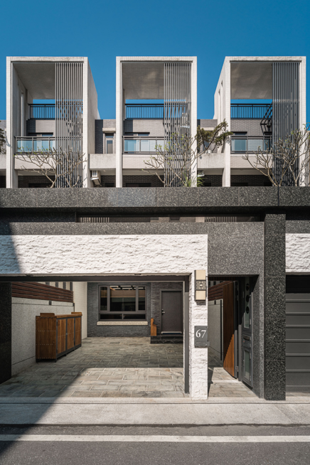 位於花蓮的山禾曙 ShanHeShu Homestay 民宿客房，展現溫潤木質調與綠植美學，專業民宿空間攝影由禾目影像 hemo-visual 執行