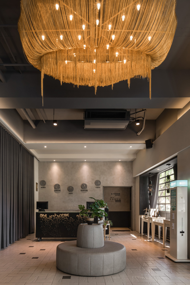高雄塩泊思行旅飯店公共空間攝影，大廳交誼區與現代商務旅宿，燈光設計迎賓空間