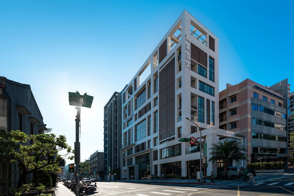 台北精品飯店建築攝影，瀚寓夏天現代立面設計與城市景觀，飯店空間攝影呈現